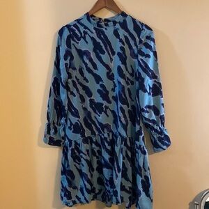 🎈$5 add on.  Vera Moda Abstract blue and navy long sleeve dress.